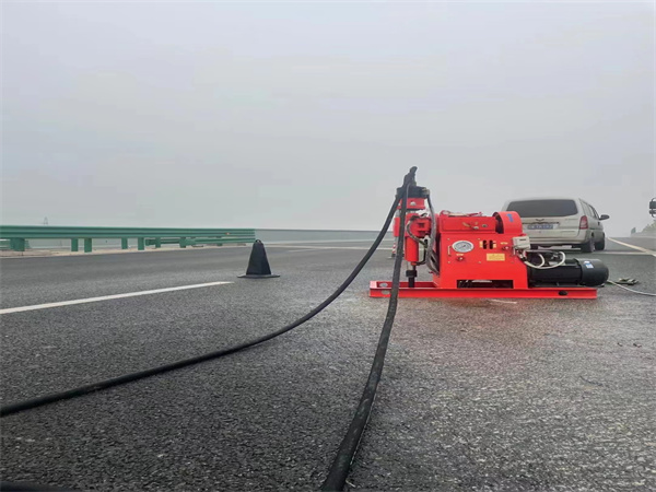 翁牛特马路路基路面开裂下沉注浆加固灌浆